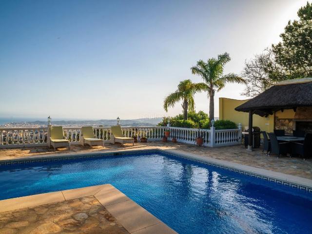 Chalet en venta en Mijas, Mijas pueblo. Villa de 6 Dormitorios con Vistas Panorámicas al Mar en Buenavista, Mijas. Chalets.