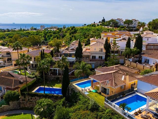 Chalet en venta en Mijas, Riviera del Sol. Una villa perfecta para una familia pequeña, para vivir todo el ano o como inversión. 3 dormitorios y 2 Banos, piscina privada tam. Chalets.