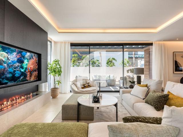 Chalet en venta en Mijas, Riviera del Sol. VILLA DE LUJO CERCA DE LA CALA DE MIJAS. Chalets.