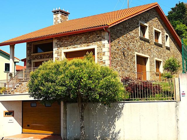 Chalet en venta en Miño. Casa de lujo en Perbes de 610 m² con inmejorables vistas y excelentes calidades. Está en un estado excepcional, casi a estrenar. Chalets.