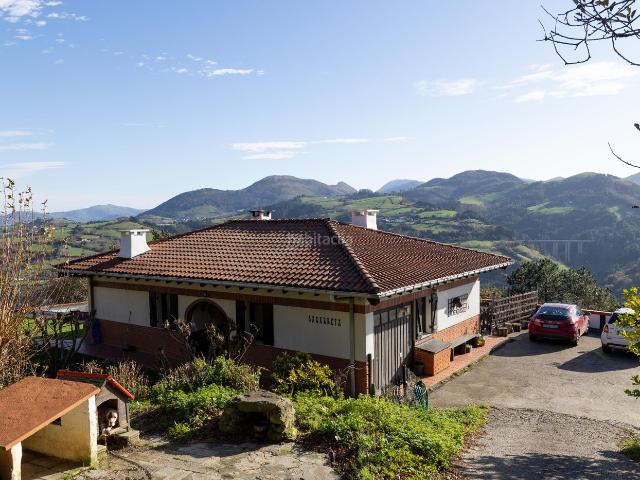 Chalet en venta en Mutriku. Chalet Independiente en Mutriku Costa Vasca. Chalets.