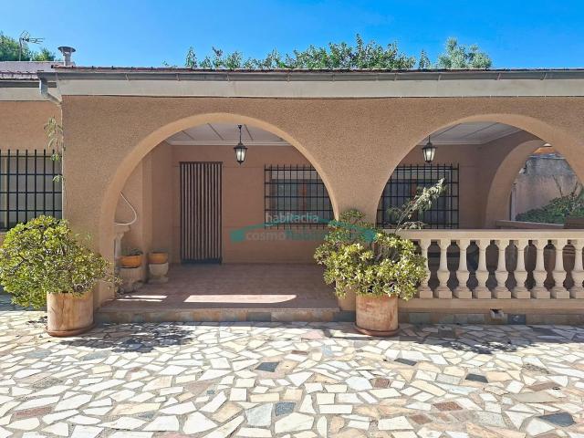 Chalet en venta en Mutxamel, Centro. Exclusivo Chalet en Mutxamel con Amplio Terreno y Comodidades Únicas. Chalets.