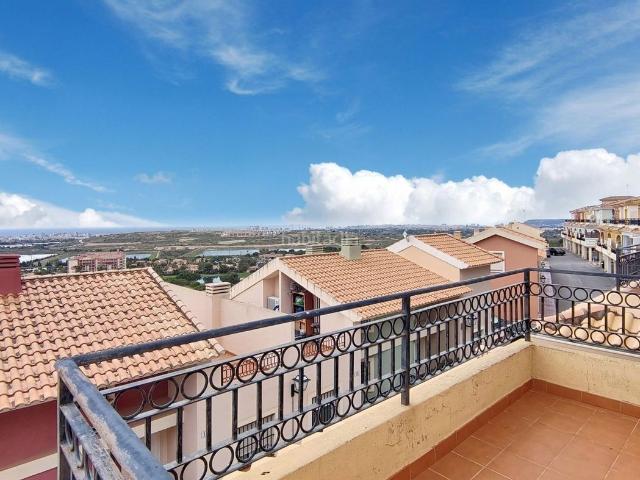 Chalet en venta en Mutxamel, Bonalba Cotoveta. Exclusivo chalet adosado en Bonalba Cotoveta con vistas al mar y golf. Chalets.