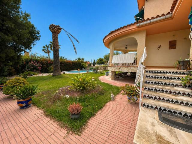 Chalet en venta en Mutxamel, La Huerta. Chalet unifamiliar en Urbanización La Huerta. Chalets.