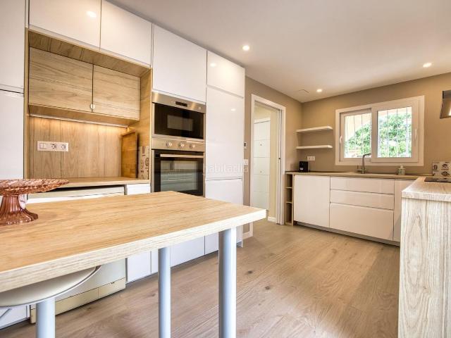 Chalet en venta en Mutxamel, La Huerta. CHALET INDEPENDIENTE CON GRANDES ESPACIOS Y PARCELA PRIVADA. Chalets.
