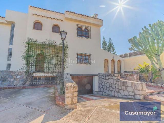 Chalet en venta en Mutxamel, La Huerta. Exclusiva villa en Muchamiel con impresionantes vistas panorámicas a la bahía de Alicante. Chalets.