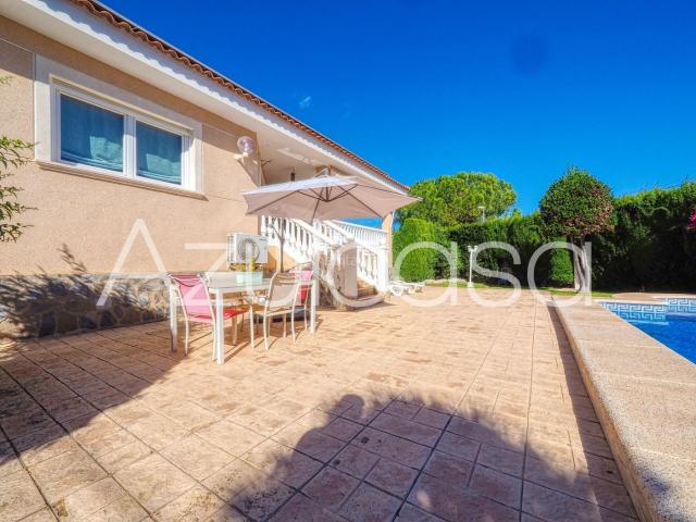 Chalet en venta en Mutxamel, La Huerta. Fantástico Chalet en venta de 4 dormitorios y 3 baños en La Huerta, Mutxamel. Chalets.