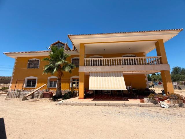 Chalet en venta en Mutxamel, Valle del Sol. Espectacular chalet independiente con 7 dormitorios, piscina y 1.520 m2 de parcela en Río Park. Chalets.