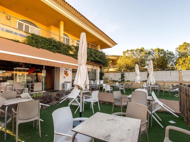 Chalet en venta en Murcia, El Raal. CHALET Y CONFITERIA LA CRUZ. Chalets.