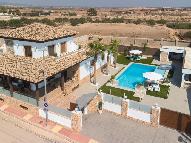 Chalet en venta en Murcia, Jerónimo y Avileses. Un refugio de ensueño para los amantes del lujo y la tranquilidad. Chalets.