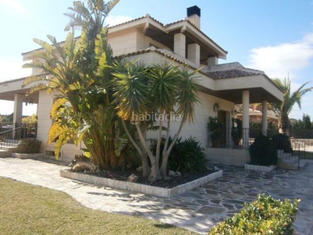 Chalet en venta en Novelda. CHALET VALLADO. Chalets.
