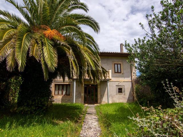 Chalet en venta en Noja, El Arco Rota Fonegra. Casona con terreno a escasos minutos de la playa de Noja. Chalets.