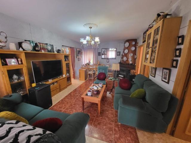 Chalet en venta en Navaluenga. Chalet Independiente con parcela. Chalets.