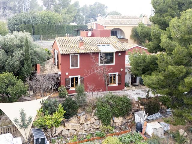 Chalet en venta en Náquera, San Miguel El Paraiso. Descubre tu nuevo hogar en el paradisíaco entorno de Náquera! Presentamos un impresionante CHALET que te cautivará a primera vista. Chalets.