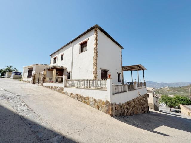 Chalet en venta en Nevada. Majestuoso Chalet Rural en la Alpujarra Ideal para Inversión o Gran Hogar. Chalets.