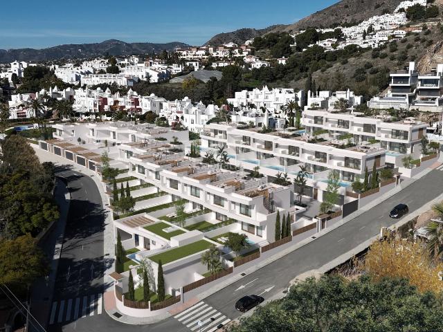 Chalet en venta en Nerja, Capistrano. Chalet de Nueva construcción en Nerja zona Capistrano con 3 dormitorios, garajes y piscina. Chalets.
