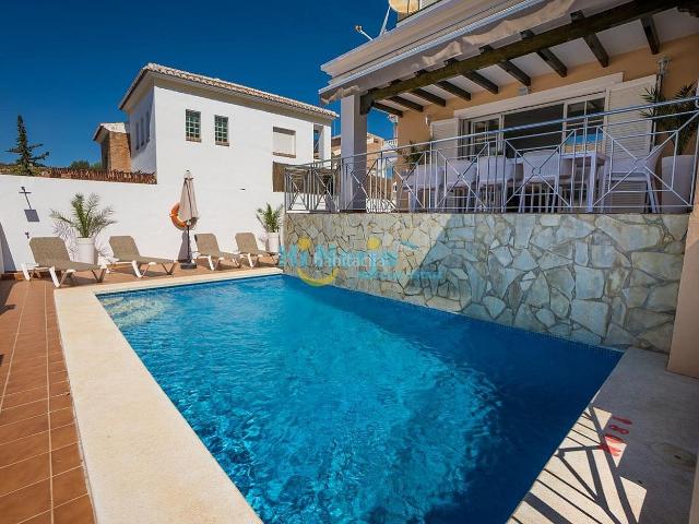 Chalet en venta en Nerja, Centro. Villa 6 dormitorios piscina garaje barbacoa trastero lavadero Almijara. Chalets.