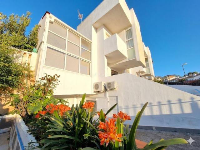 Chalet en venta en Nucia la, Coloma. Oportunidad Villa o Chalet con piscina, amueblada para entrar a vivir en La Nucia a 5 minutos de las playas de Benidorm. Chalets Nucia.