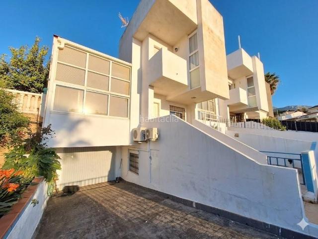 Chalet en venta en Nucia la, Coloma. Amplio Chalet independiente para entrar a vivir de 5 dormitorios, con garaje y piscina, a 1km del Elians British School en la Nuci. Chalets Nucia.