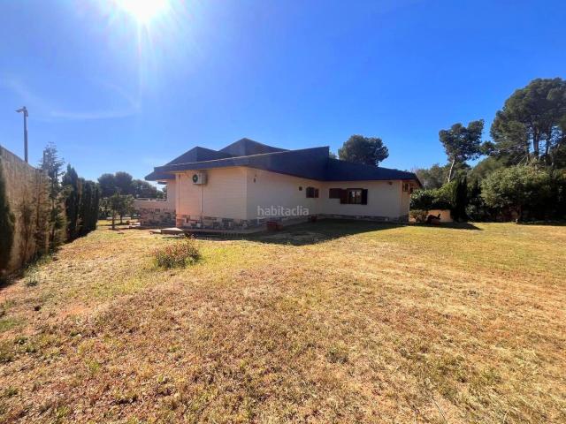 Chalet en venta en Nucia la, Coloma. Chalet independiente, Piscina, gran garaje, aire acondicionado, gran parcela. Chalets Nucia.