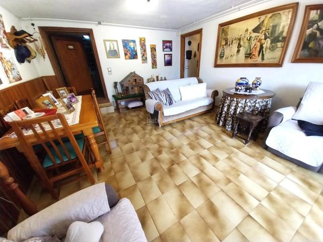 Chalet en venta en Nucia la, Coloma. Preciosa casa familiar con diferentes plantas situada en una zona tranquila de La Nucia. La planta baja dispone de un apartamento. Chalets Nucia.