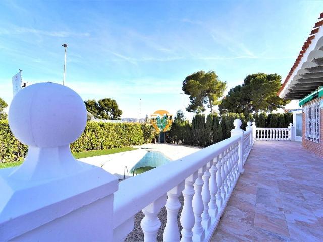 Chalet en venta en Nucia la, Coloma. VILLA A 10 MINUTOS DE BENIDORM LISTA PARA DISFRUTAR!. Chalets Nucia.