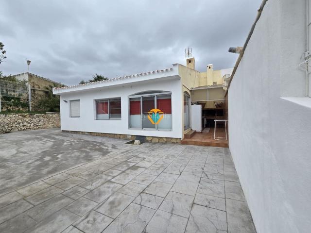 Chalet en venta en Nucia la, Barranco Hondo. Exclusivo Chalet Reformado en la Idílica Barranco Hondo, La Nucía. Chalets Nucia.