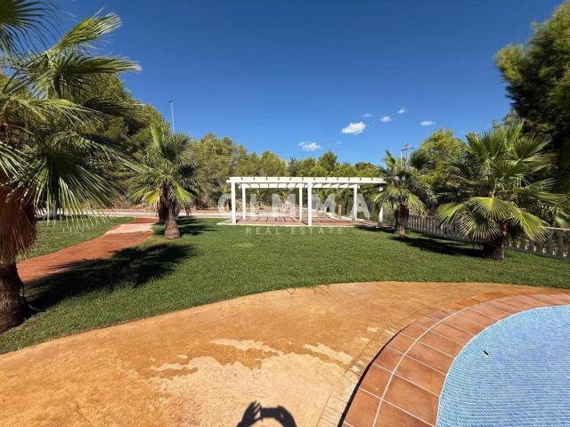 Chalet en venta en Nucia la, Barranco Hondo. Villa en Parcela de 10.500 m2 con vistas al mar y montaña en la Nucía. Chalets Nucia.
