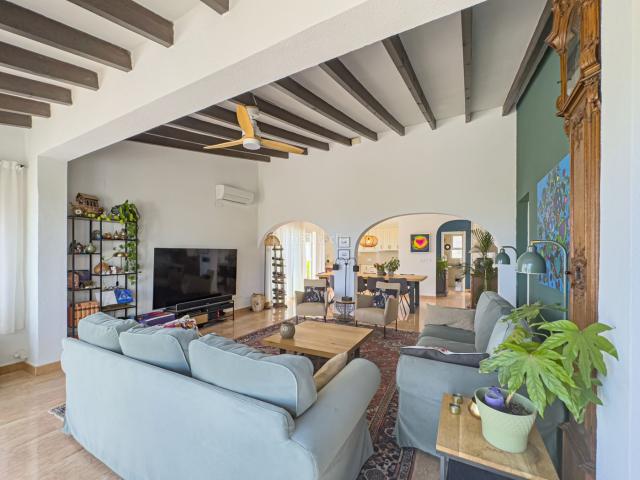 Chalet en venta en Nucia la, El Tossal Bello Horizonte. ¡Preciosa villa orientada al sur con magníficas vistas al mar en una agradable zona residencial!. Chalets Nucia.