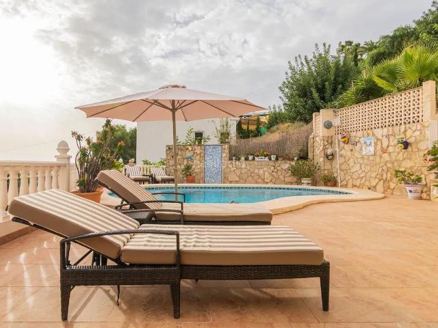 Chalet en venta en Nucia la, El Tossal Bello Horizonte. Precioso chalet con vistas panorámicas por toda la bahía en zona muy tranquila en La Nucia. Chalets Nucia.