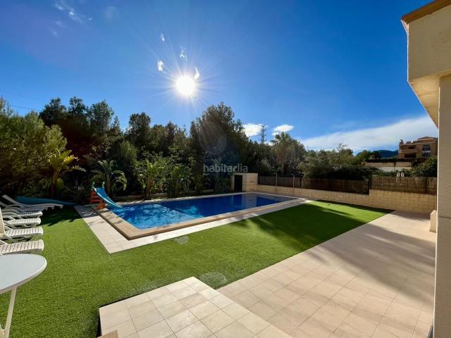 Chalet en venta en Nucia la, Montebello Nou Espai. Bonito chalet independiente con parcela y piscina privada. Chalets Nucia.