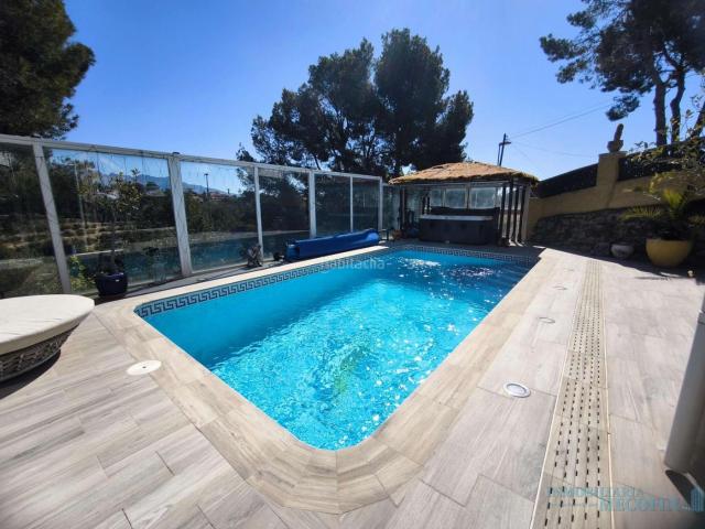 Chalet en venta en Nucia la, Montebello Nou Espai. BenidormChalet. Chalets Nucia.