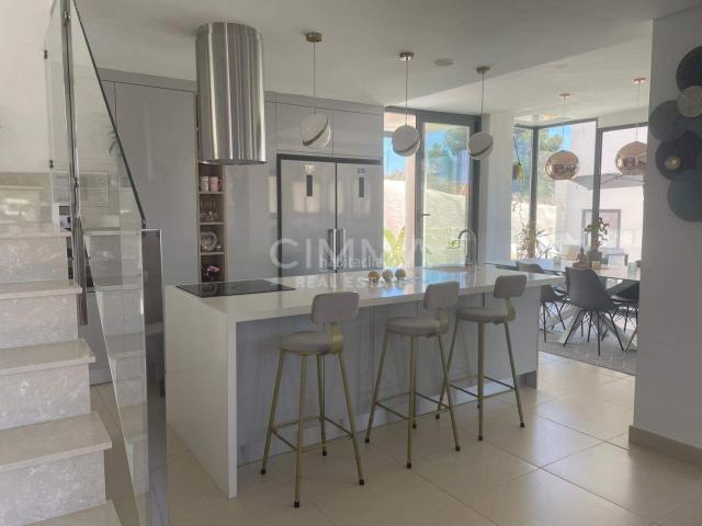 Chalet en venta en Nucia la, Montebello Nou Espai. Espléndida Casa de Lujo en La Nucía con Piscina y Vista al Mar. Chalets Nucia.