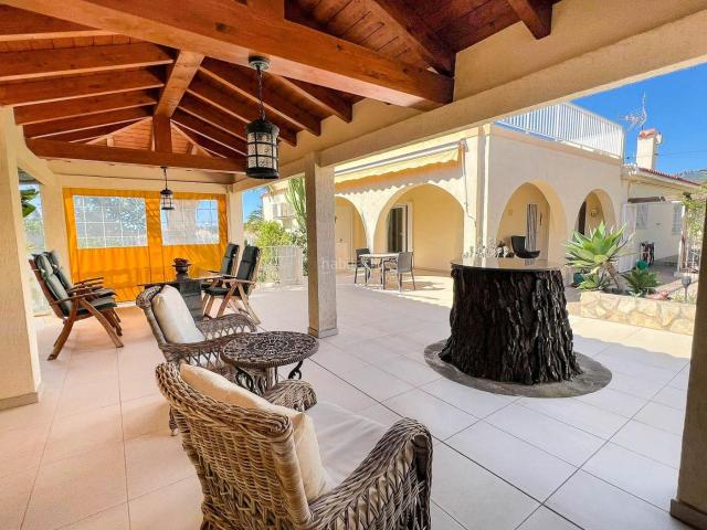 Chalet en venta en Nucia la, Montebello Nou Espai. Exclusiva propiedad en La Nucia, con Amplios Espacios y apartamento independiente para invitados. Chalets Nucia.