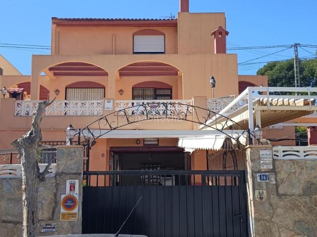 Chalet en venta en Nucia la, San Rafael Nucia Park. GRAN CHALET INDEPENDIENTE DE 3 PLANTAS CON DOS VIVIENDAS Y PISCINA. Chalets Nucia.