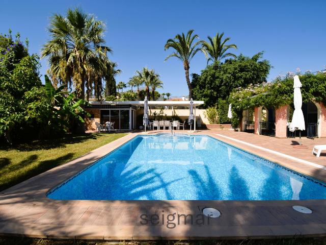 Chalet en venta en Nucia la, Varadero. VILLA INDEPENDIENTE CON PISCINA EN LA MEJOR URABANIZACIÓN DE BENIDORM. Chalets Nucia.