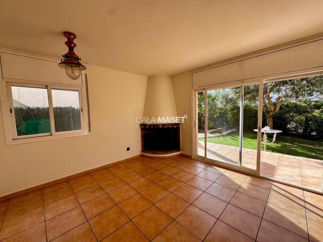 Chalet en venta en S´Agaró Costa Brava. Encantadora casa con jardín y garaje privado. Chalets.