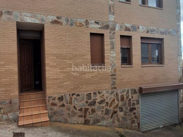 Chalet en venta en Sotés. EN VENTA casa entera, individual, de 2 alturas en buen estado. Construida en el año 2008, es muy nueva. A unos 35 minutos de Logro. Chalets.
