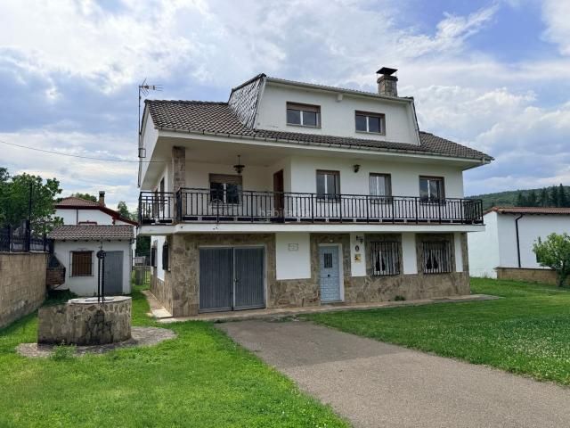 Chalet en venta en Soto y Amío. Chalets Soto y.