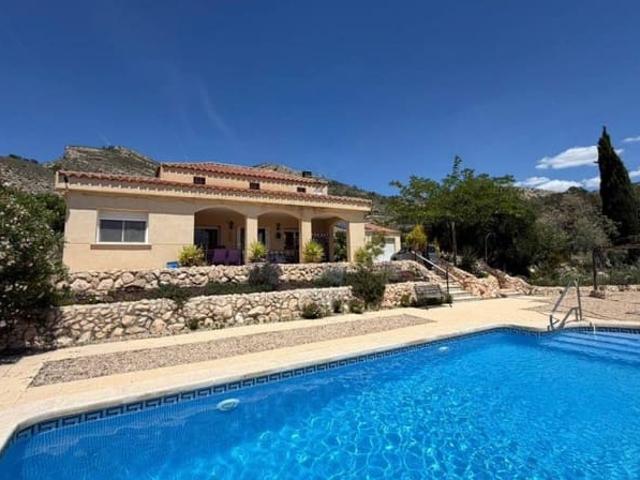 Chalet en venta en Sax, Alicante