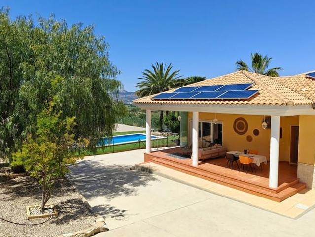 Chalet en venta en Petrel / Petrer, Alicante