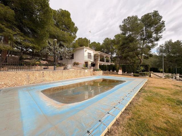 Chalet en venta en Sax. Chalets.