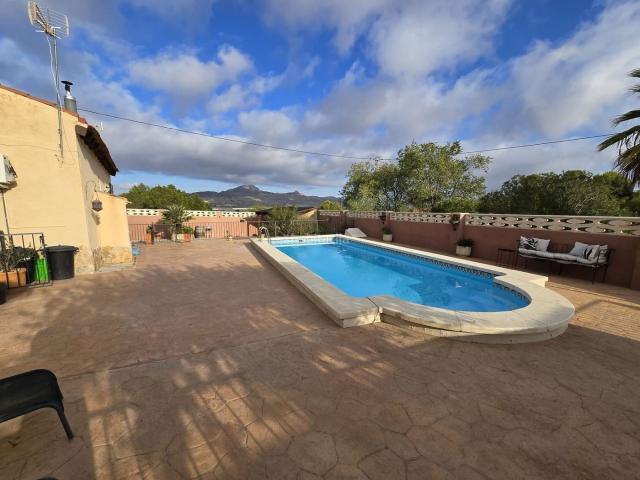 Chalet en venta en Sax. Chalets.