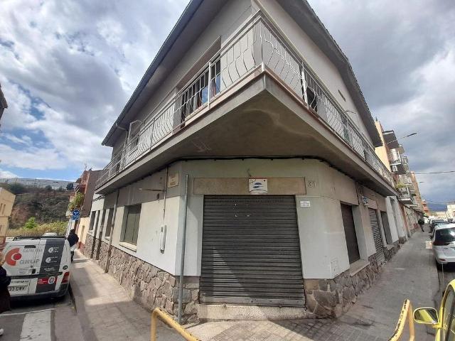 Chalet en venta en Sabadell, de 450 m² 6 habitaciones por 459.000