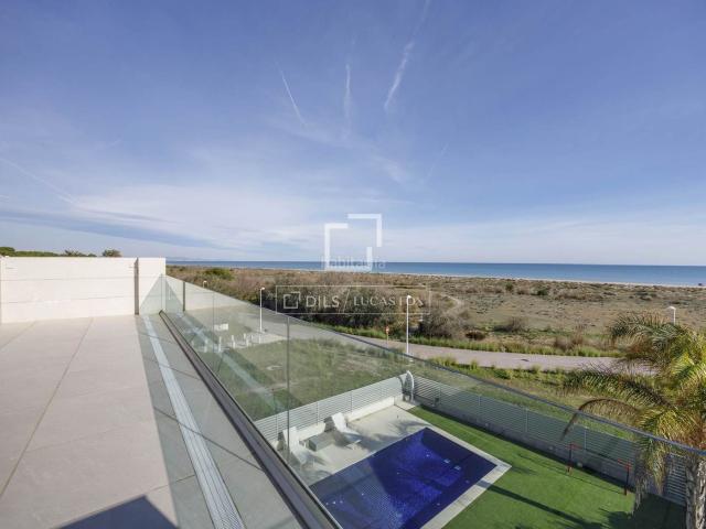 Chalet en venta en Sagunt, Corinto Almardà. Chalet en excelentes condiciones de 5 dormitorios en primera línea de la playa de Almardá. Chalets.