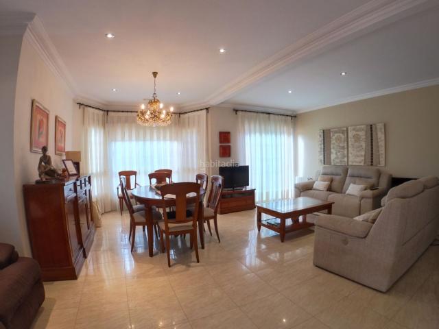 Chalet en venta en Sagunt, Doctor Palos Alto Palancia. Chalet independiente de 388 m² con jardín, garaje y 3 plantas. Chalets.