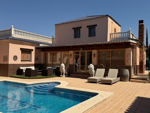 Chalet en venta en Salinas, Alicante