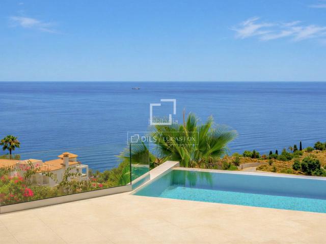 Chalet en venta en Salobreña, Monte los Almendros El Pargo Costa Aguilera. Villa tradicional reformada con vistas al mar, piscina climatizada y licencia turística en venta en Salobreña, Costa.
