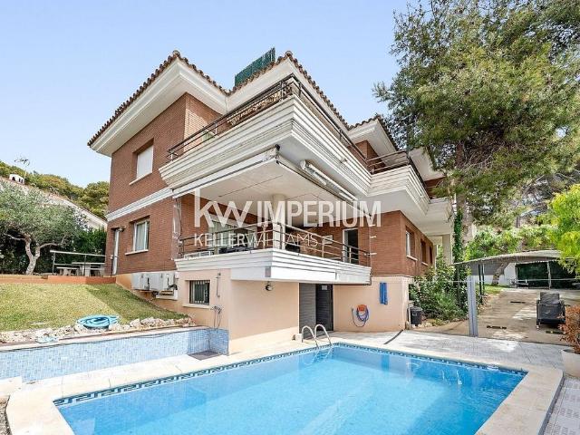 Chalet en venta en Salou, de 410 m² 5 habitaciones por 735.000