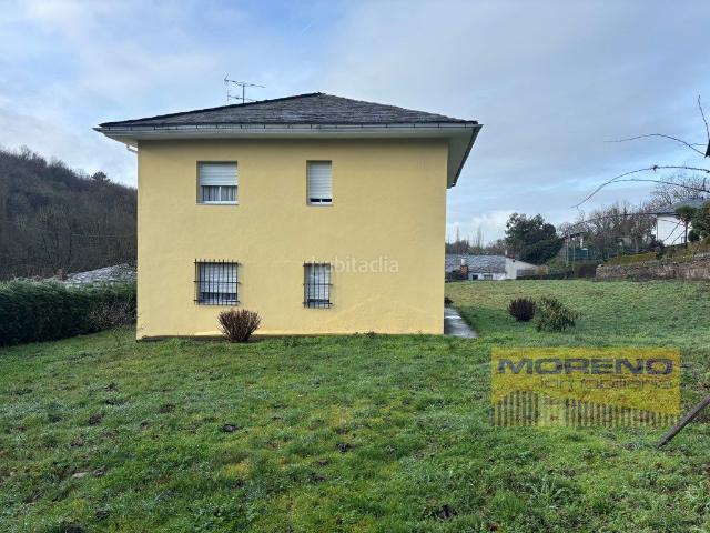 Chalet en venta en Samos. Casa de pueblo en Samos, Lugo, con 6 dormitorios y 2000 m de terreno en buen estado. Chalets.